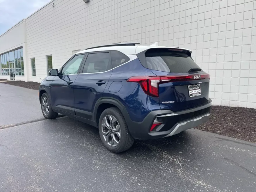2024 Kia Seltos S photo 1