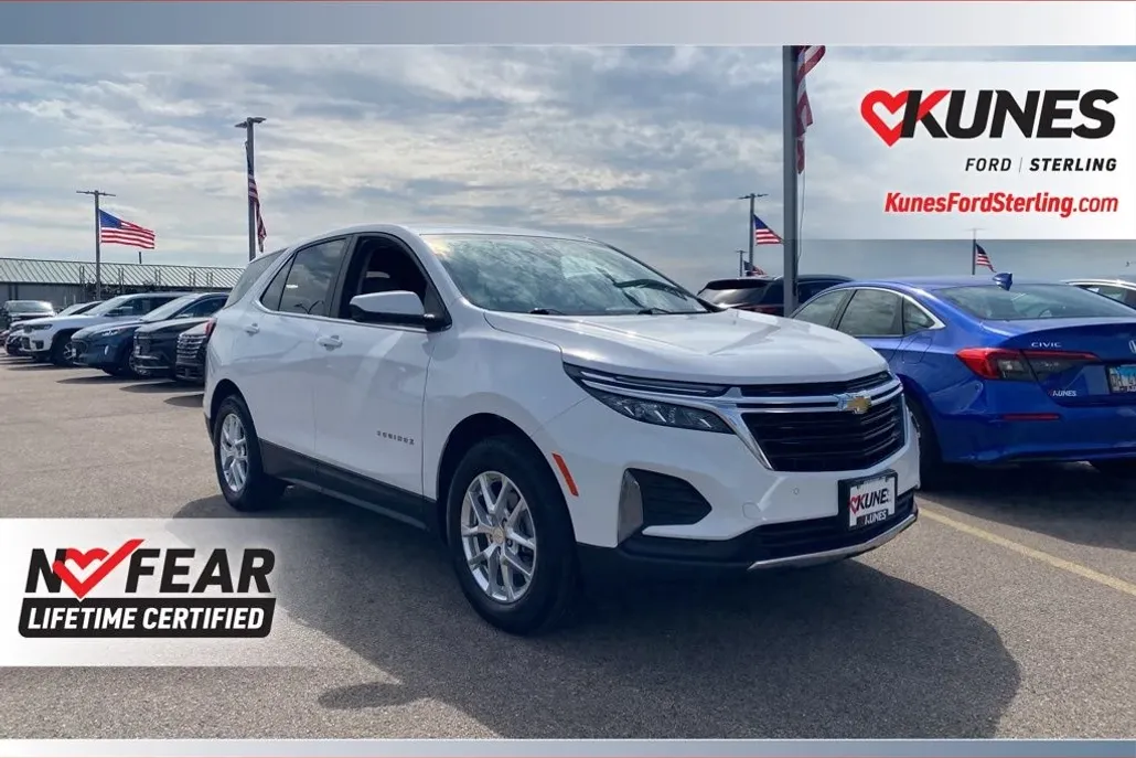 2024 Chevrolet Equinox LT photo 1
