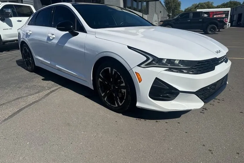 2022 Kia K5 GT-Line photo 1
