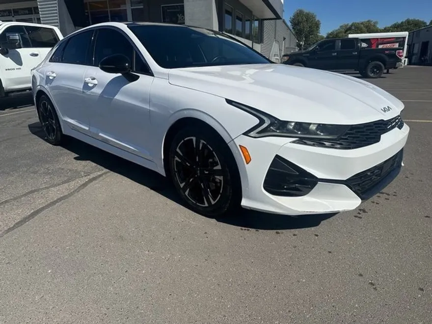 2022 Kia K5 GT-Line photo 1