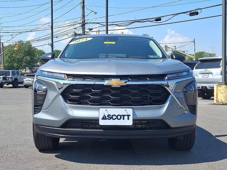 2024 Chevrolet Trax LS photo 1