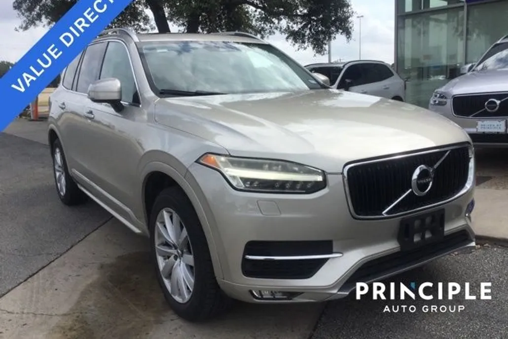 2016 Volvo XC90 T6 Momentum photo 1