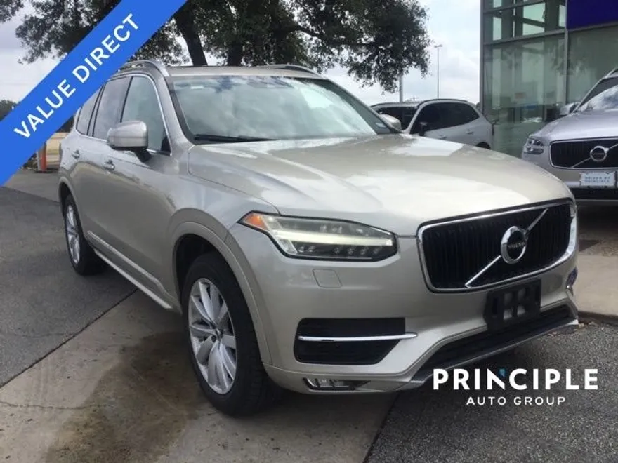 2016 Volvo XC90 T6 Momentum photo 1