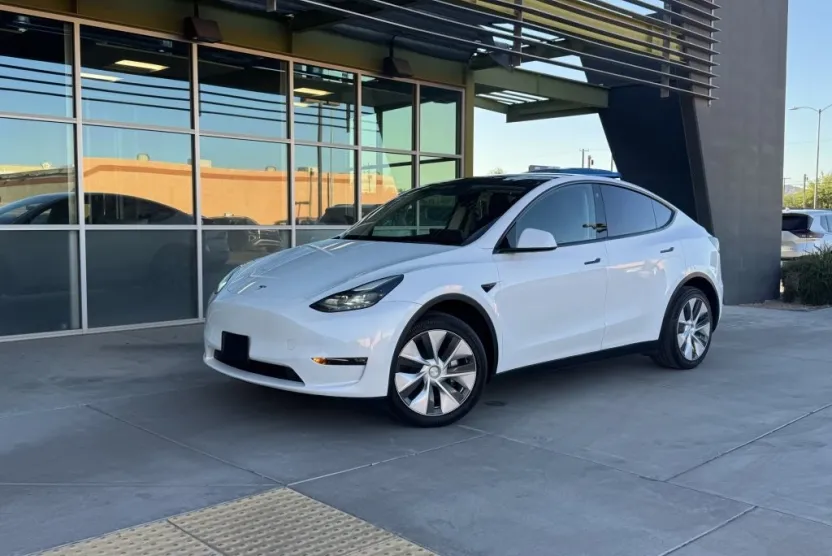 2022 Tesla Model Y Long Range photo 1