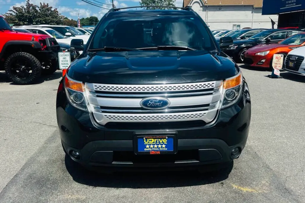 2015 Ford Explorer XLT photo 1