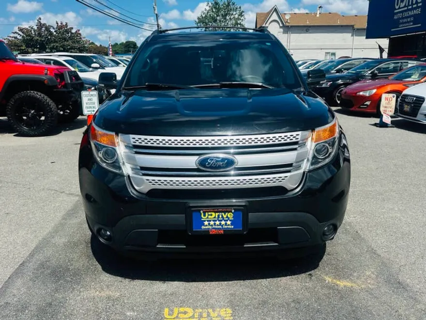 2015 Ford Explorer XLT photo 1