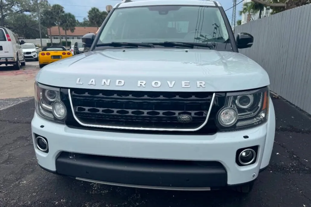 2016 Land Rover LR4 HSE LUX photo 1