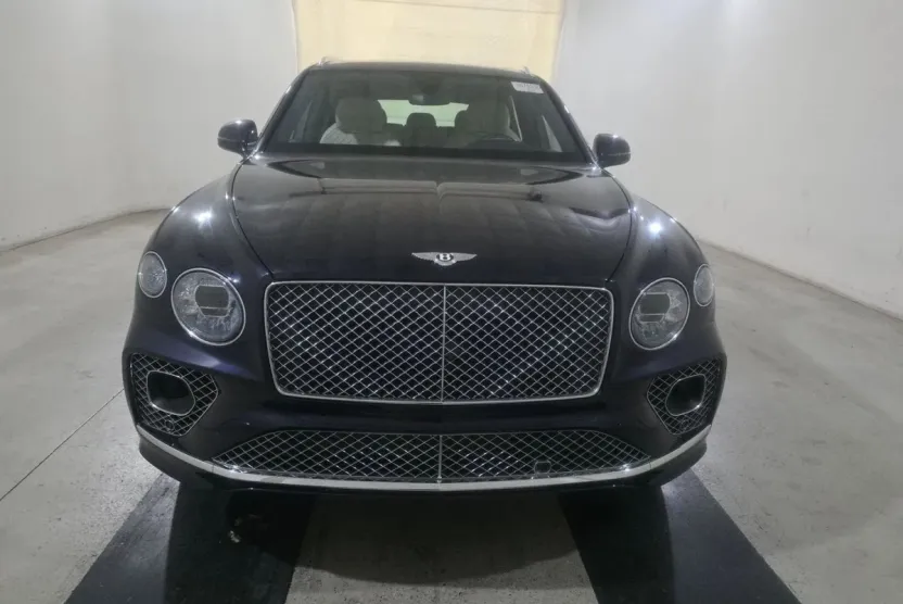 2022 Bentley Bentayga V8 photo 1