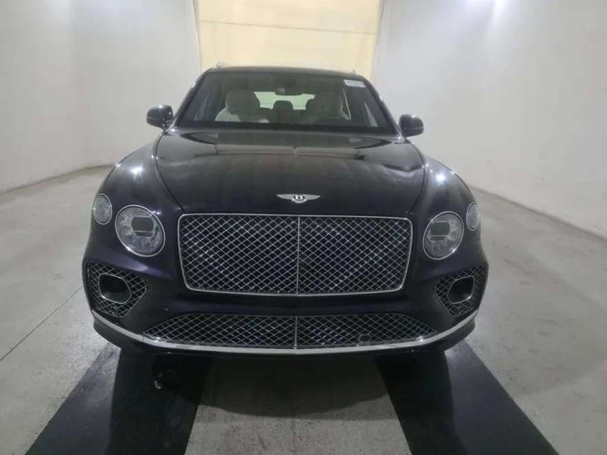 2022 Bentley Bentayga V8 photo 1