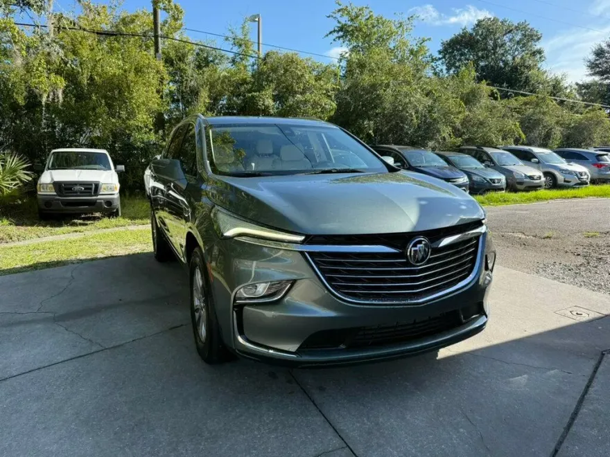 2024 Buick Enclave Essence photo 1