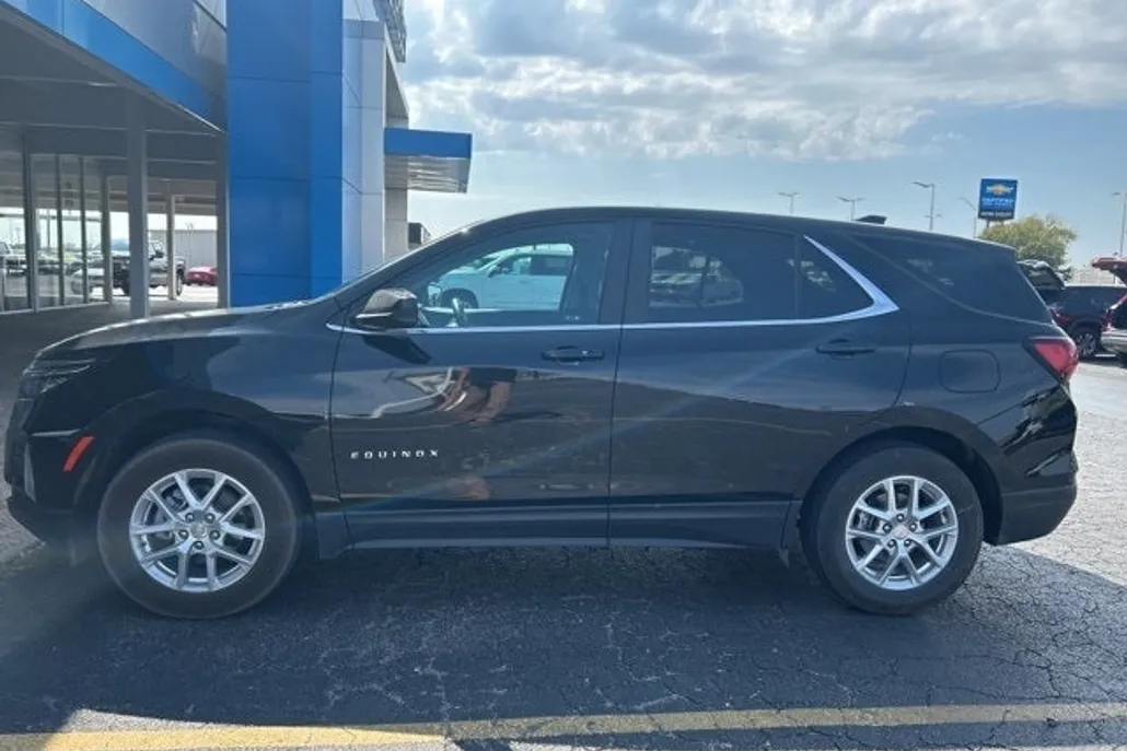 2024 Chevrolet Equinox LT photo 1