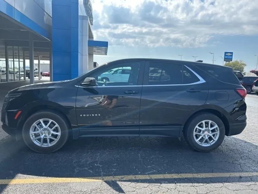 2024 Chevrolet Equinox LT photo 1