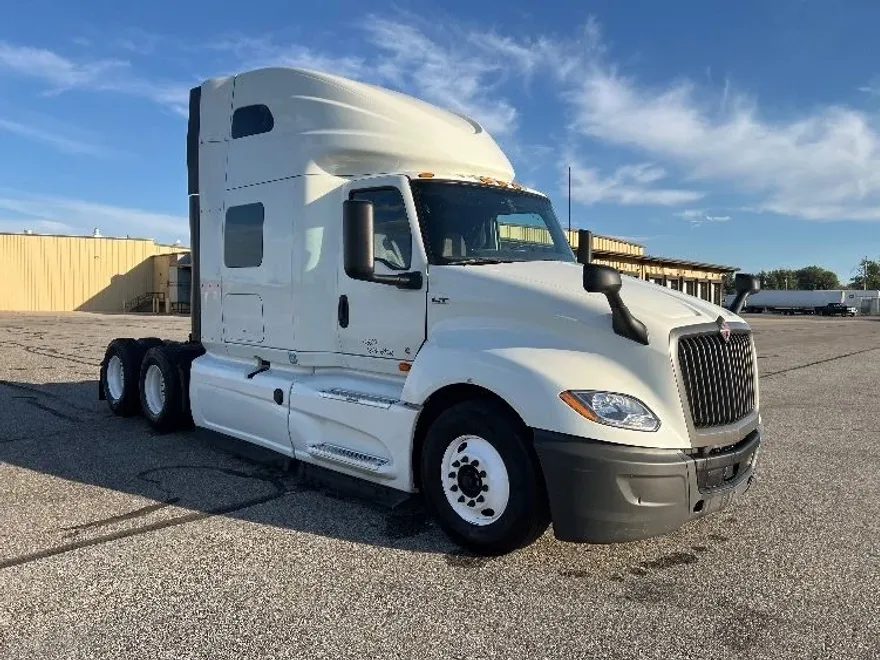 2022 International LT625 LT photo 1