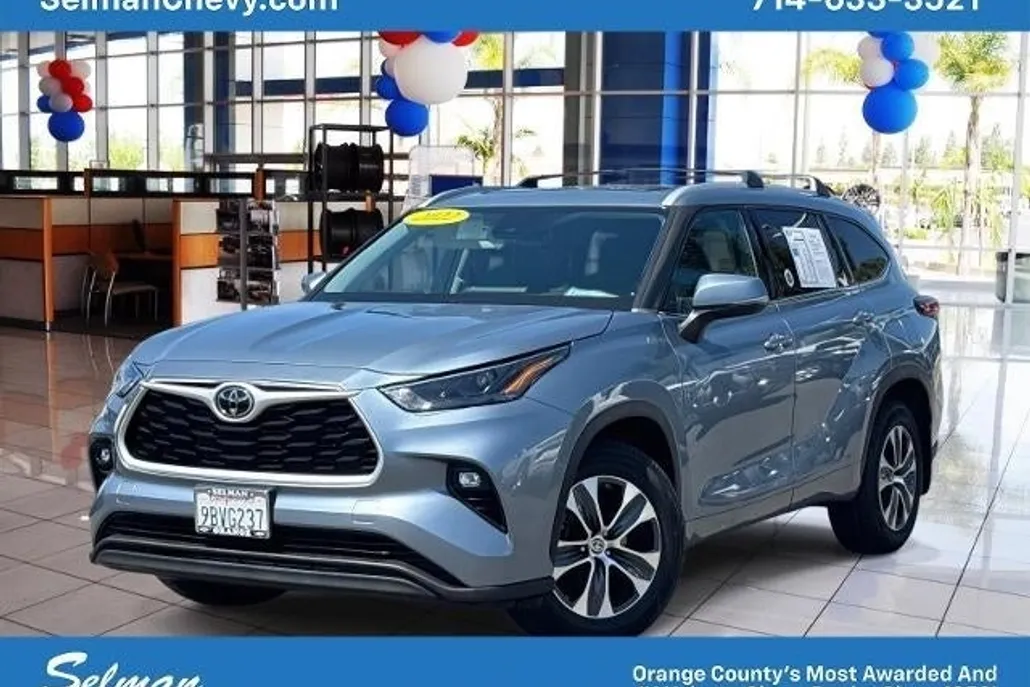2022 Toyota Highlander XLE photo 1