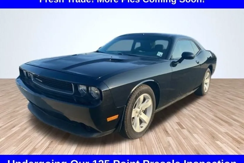 2012 Dodge Challenger SXT photo 1