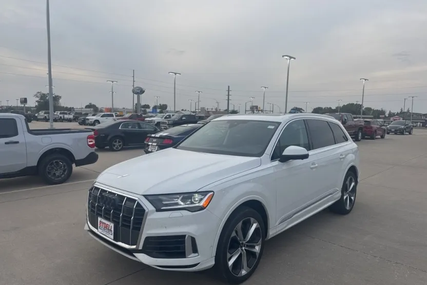 2022 Audi Q7 55 Premium Plus photo 1