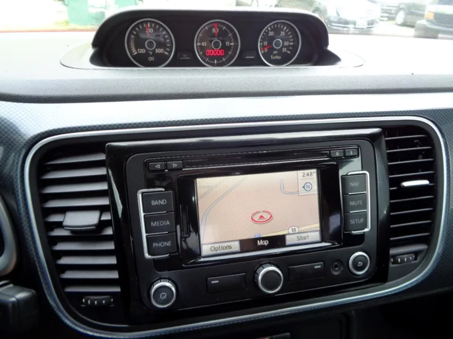 2012 Volkswagen Beetle Turbo photo 28