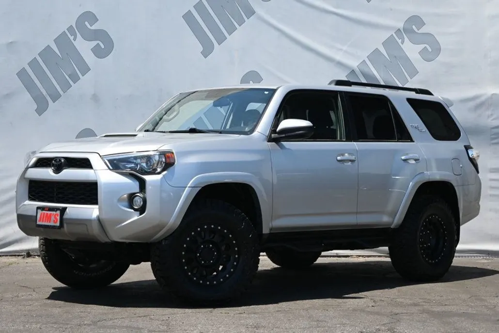 2019 Toyota 4Runner TRD Off-Road photo 1
