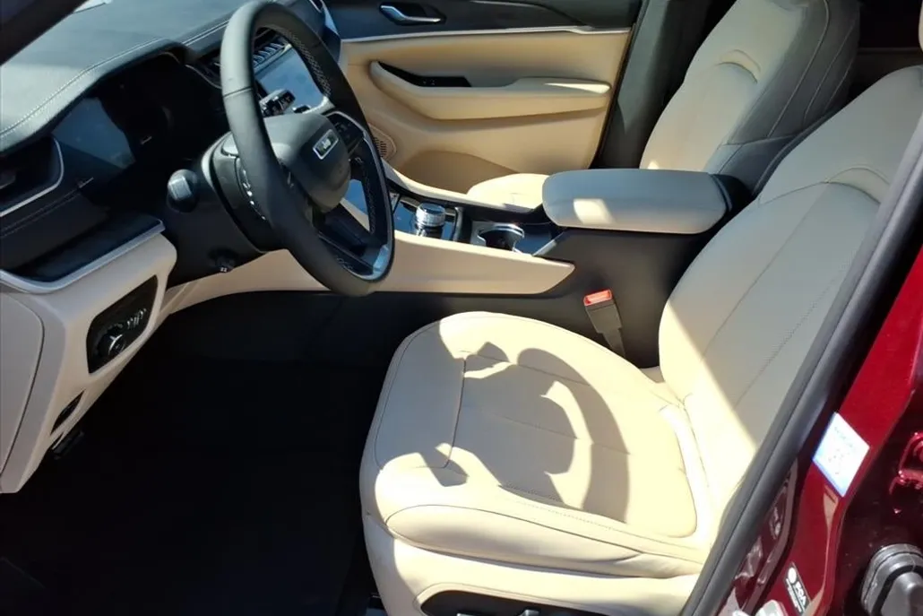 2025 Jeep Grand Cherokee Limited photo 1