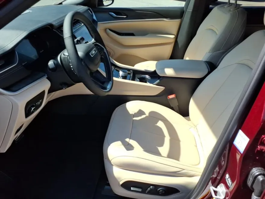 2025 Jeep Grand Cherokee Limited photo 1