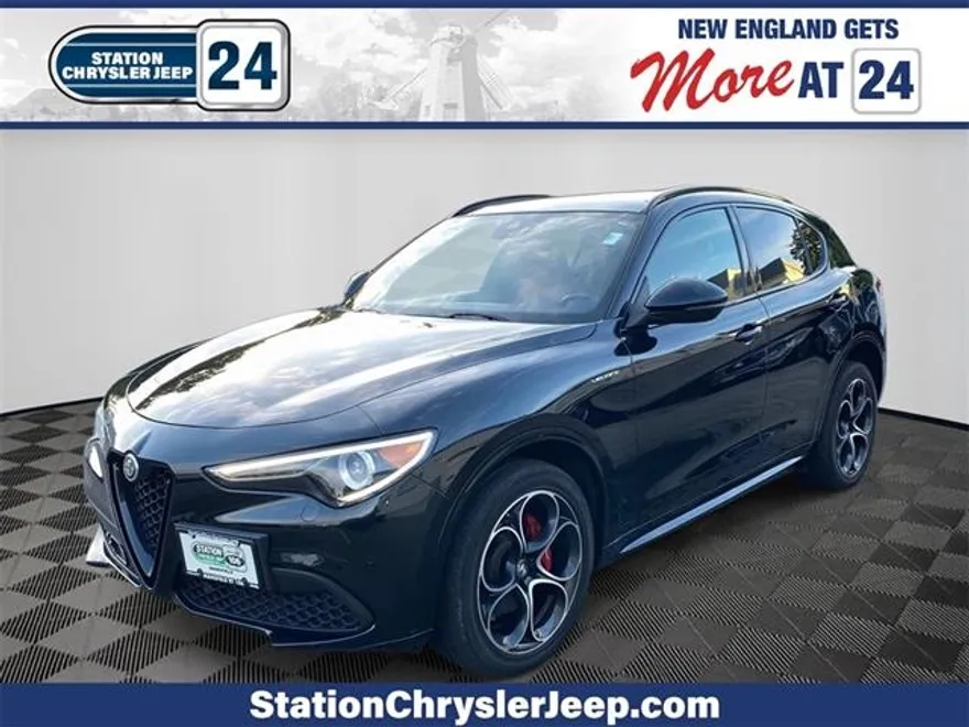 2022 Alfa Romeo Stelvio Ti photo 1