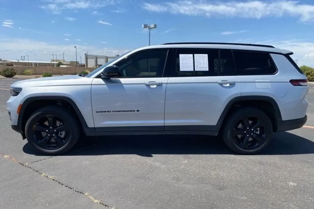 2023 Jeep Grand Cherokee Altitude photo 1