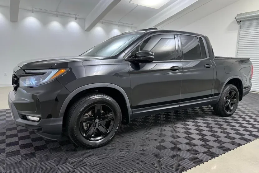 2021 Honda Ridgeline Black Edition photo 1