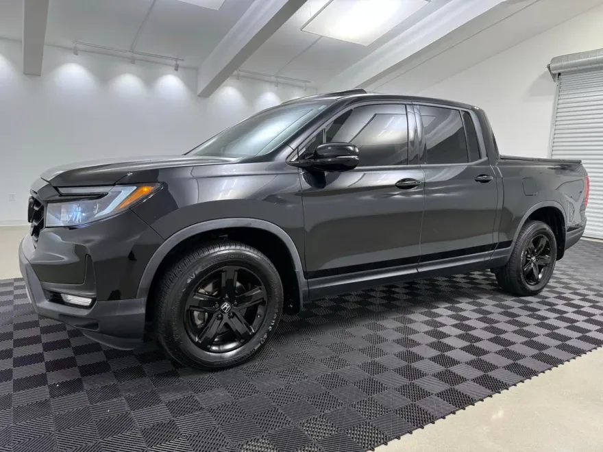2021 Honda Ridgeline Black Edition photo 1