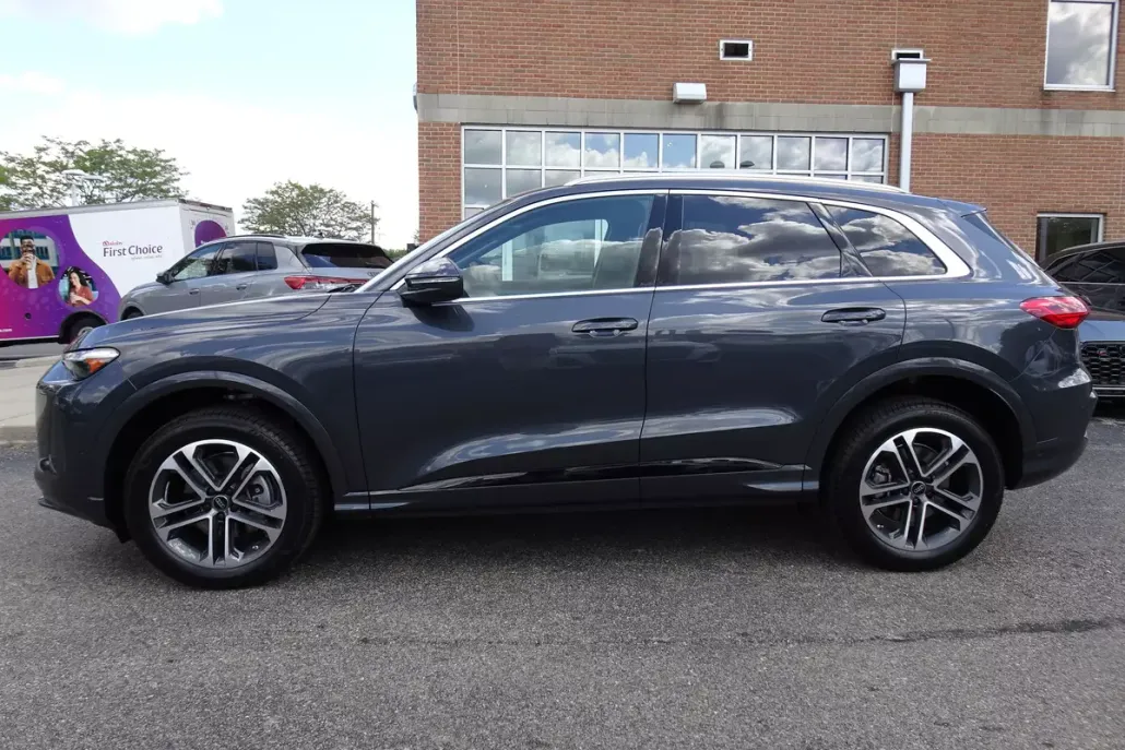 2025 Audi Q5 2.0T Premium Plus photo 1