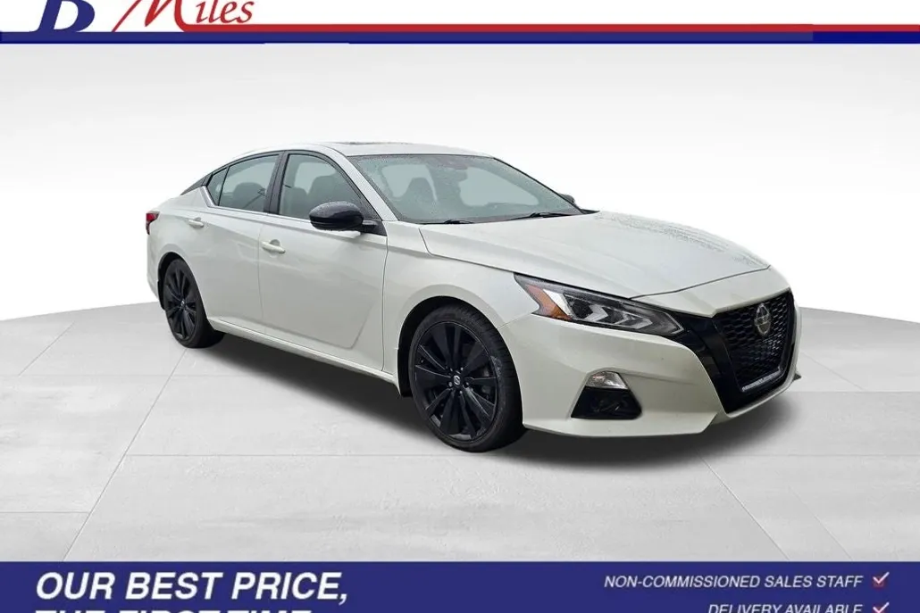2022 Nissan Altima 2.5 SR photo 1