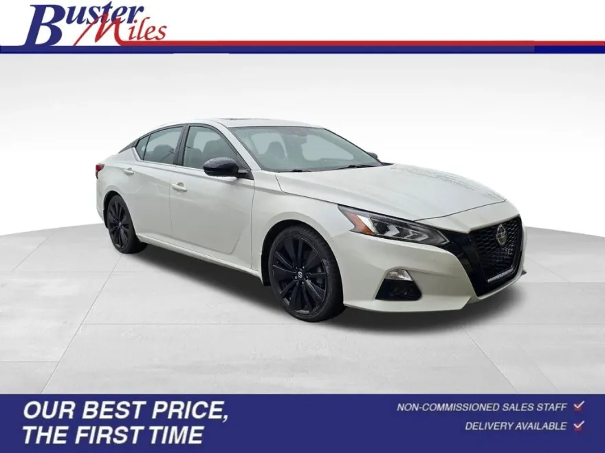 2022 Nissan Altima 2.5 SR photo 1