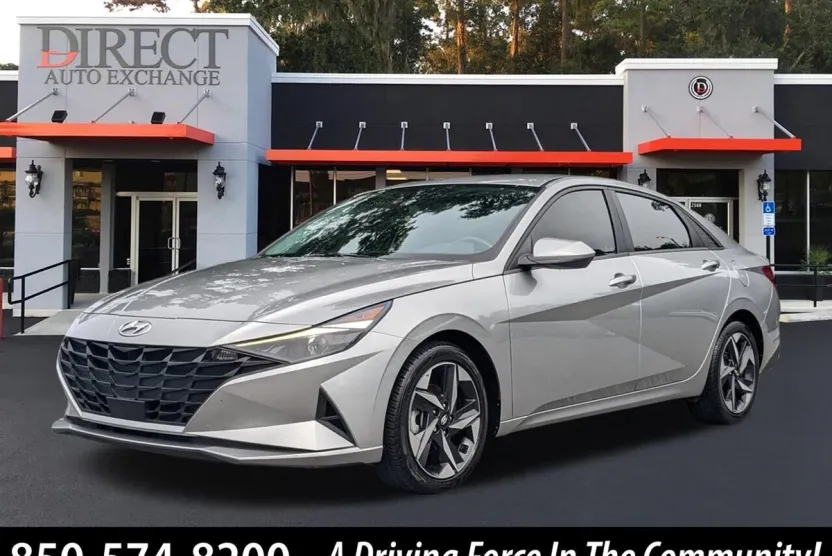 2023 Hyundai Elantra SEL photo 1