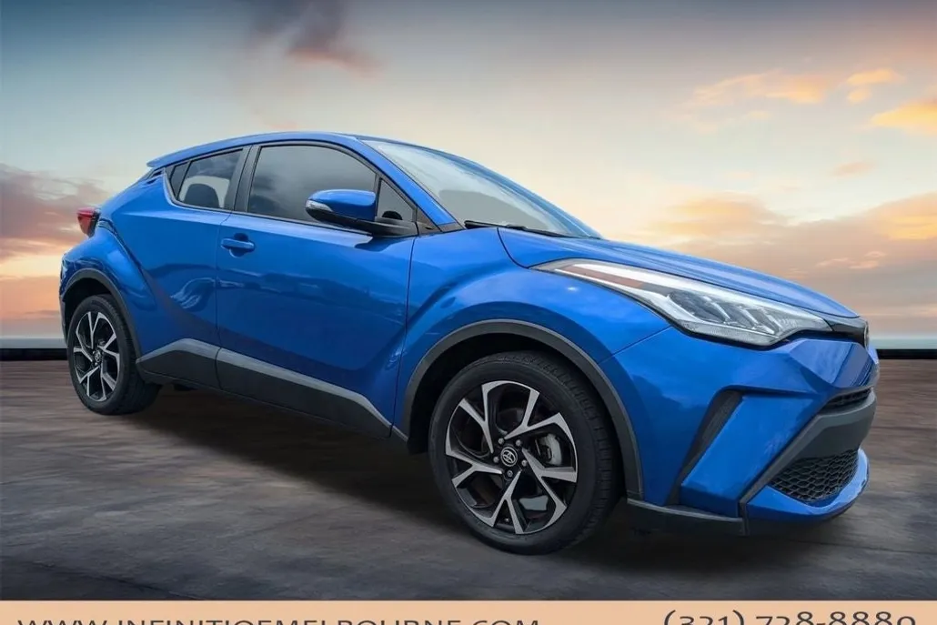 2021 Toyota C-HR XLE photo 1