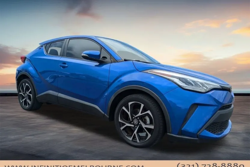 2021 Toyota C-HR XLE photo 1
