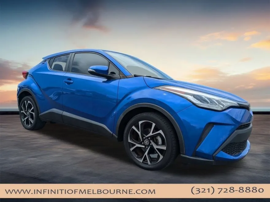 2021 Toyota C-HR XLE photo 1
