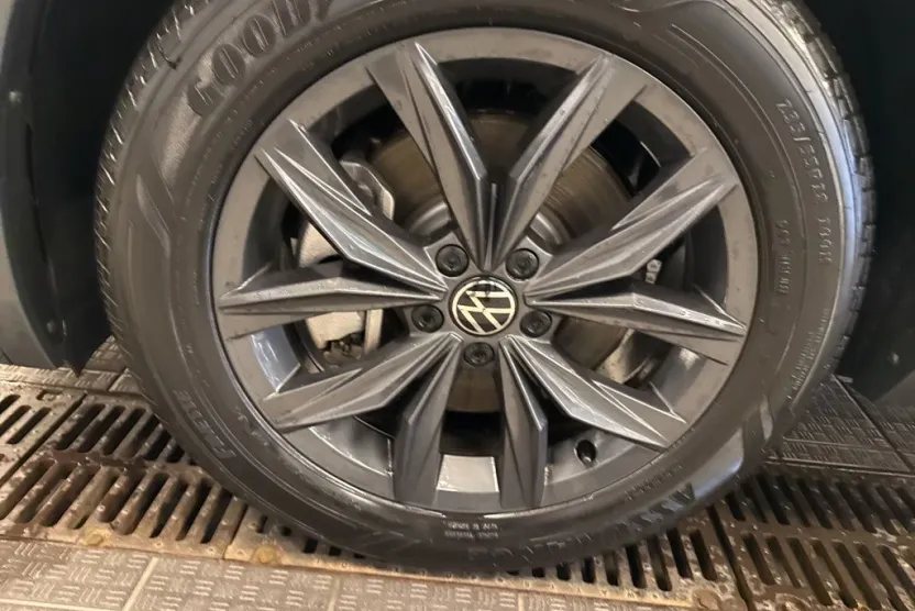 2024 Volkswagen Tiguan SE Wolfsburg Edition photo 1
