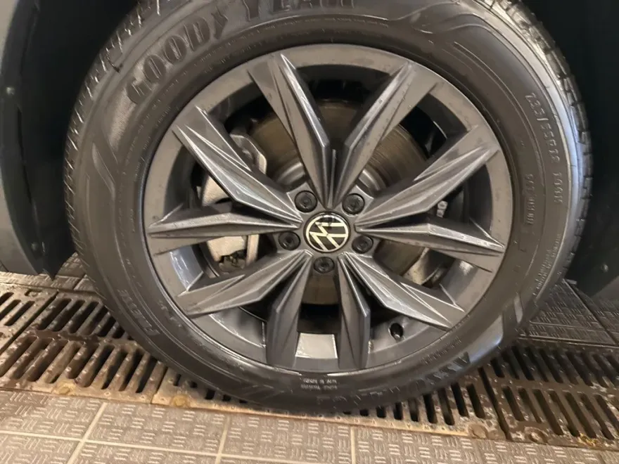 2024 Volkswagen Tiguan SE Wolfsburg Edition photo 1