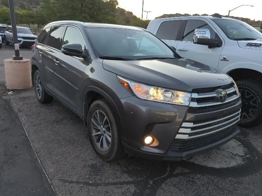 2019 Toyota Highlander XLE photo 1