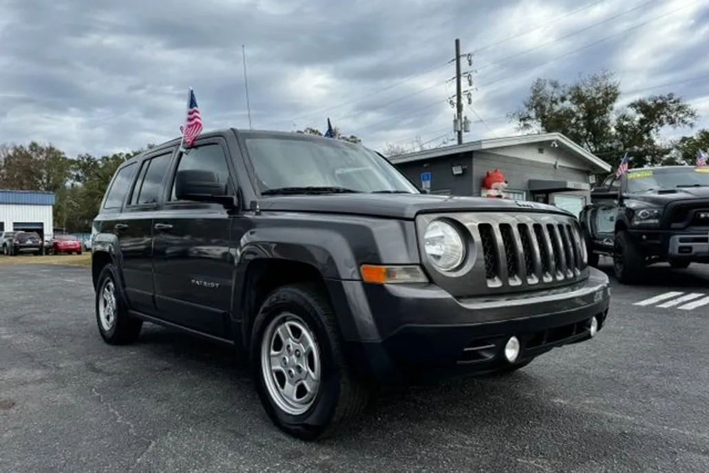 2016 Jeep Patriot Latitude Sport photo 1