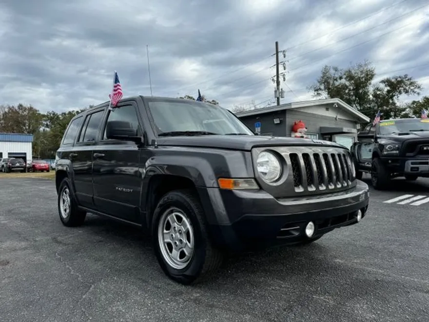 2016 Jeep Patriot Latitude Sport photo 1