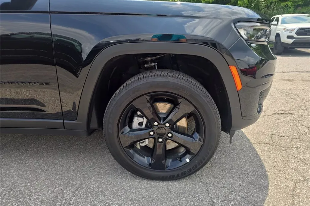 2025 Jeep Grand Cherokee Altitude photo 1