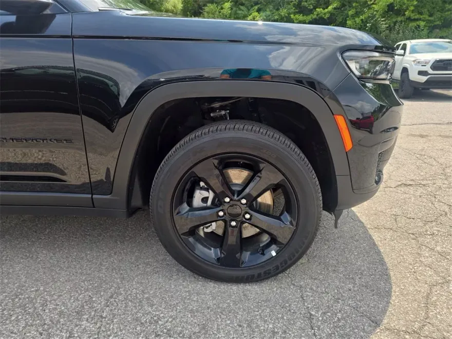 2025 Jeep Grand Cherokee Altitude photo 1