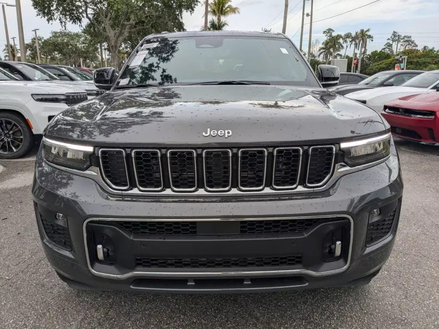 2025 Jeep Grand Cherokee Overland photo 1