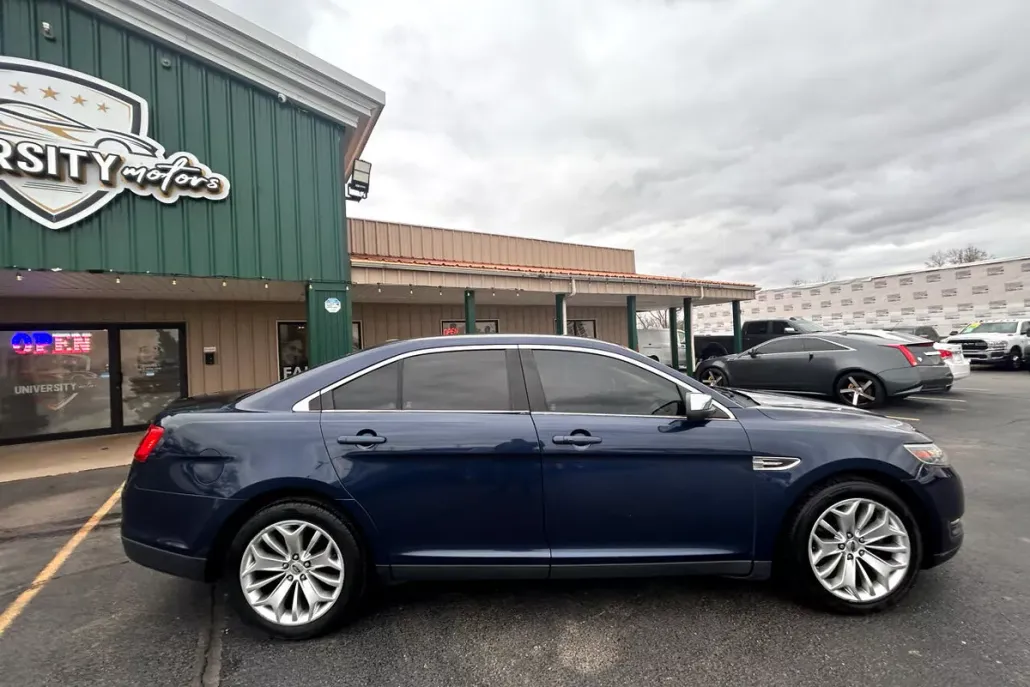 2017 Ford Taurus Limited photo 1