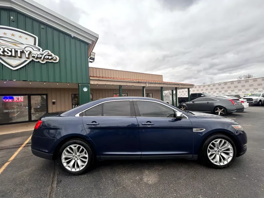 2017 Ford Taurus Limited photo 1