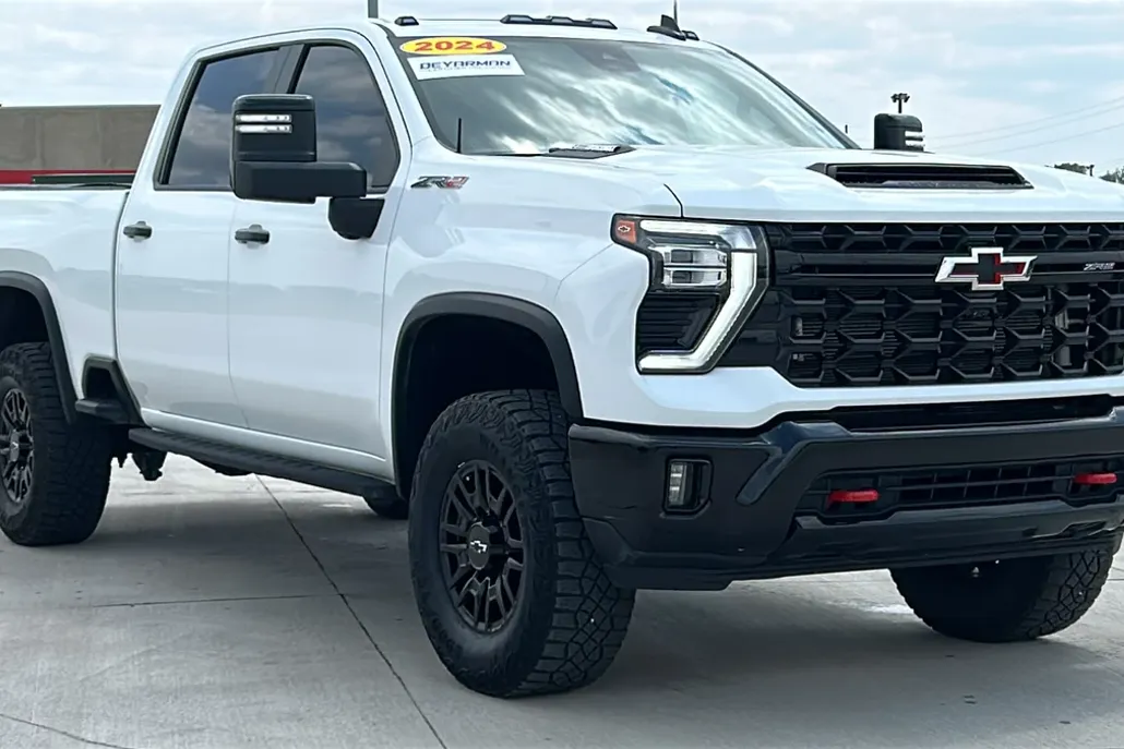 2024 Chevrolet Silverado 2500HD ZR2 photo 1