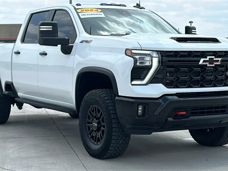 2024 Chevrolet Silverado 2500HD ZR2 photo 1