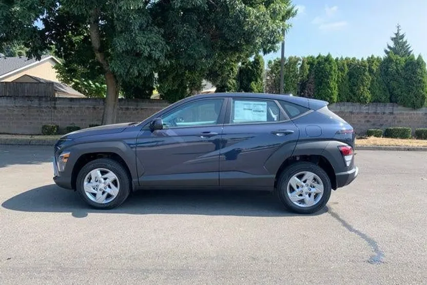 2025 Hyundai Kona SE photo 1