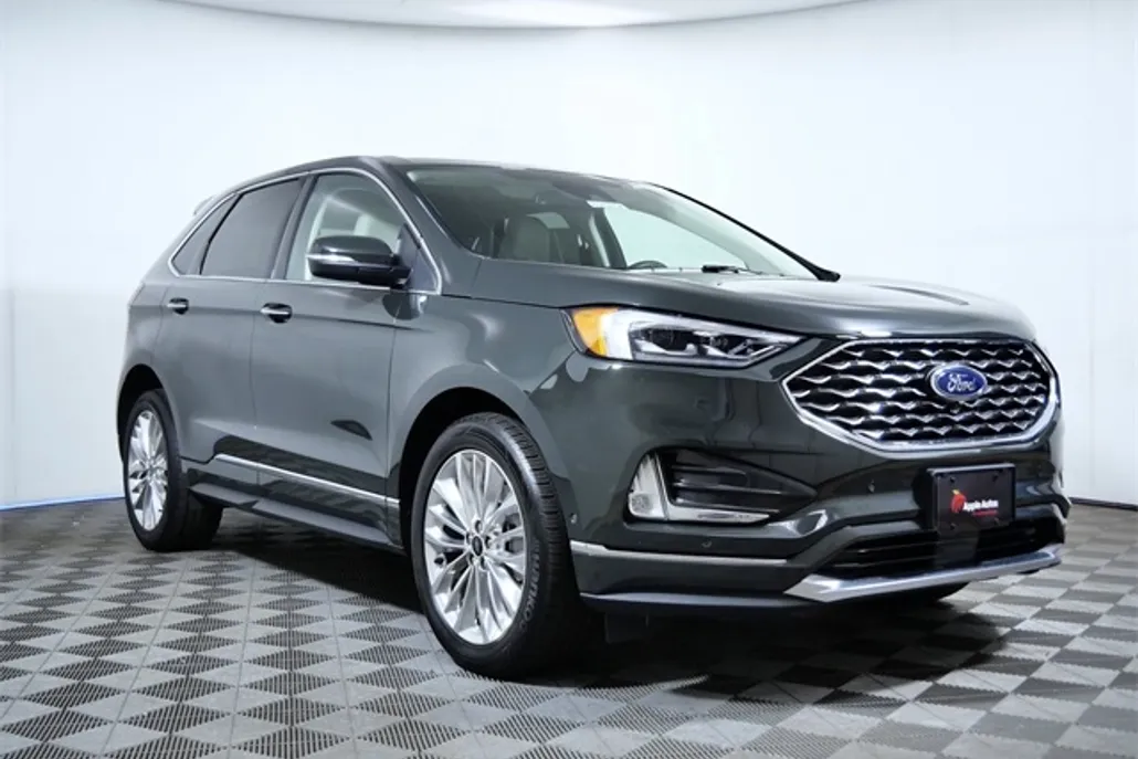 2022 Ford Edge Titanium photo 1
