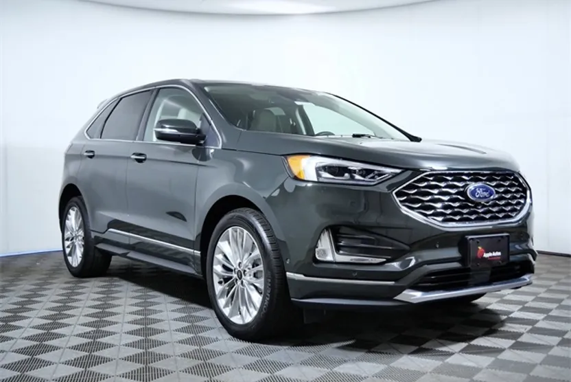 2022 Ford Edge Titanium photo 1